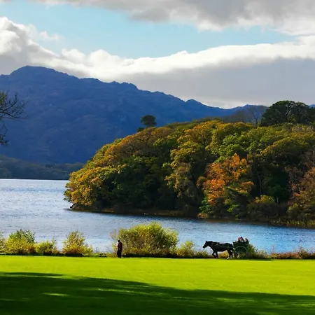Holiday Luxury By Lakes Nyaraló